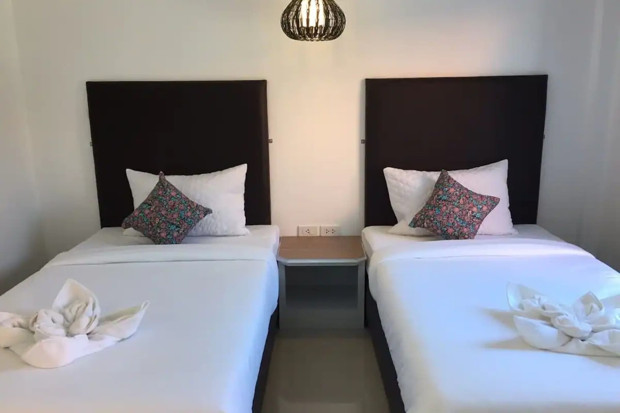 ROOM, TWIN BEDS, PRIVATE BATHROOM