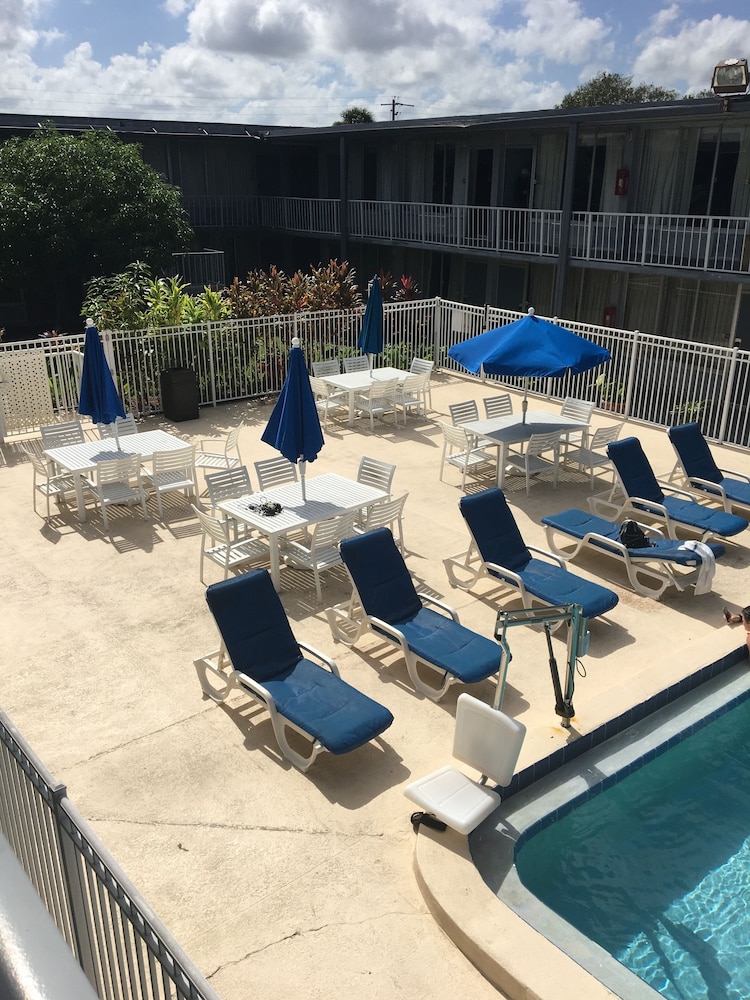 Days Inn by Wyndham Stuart 66/70