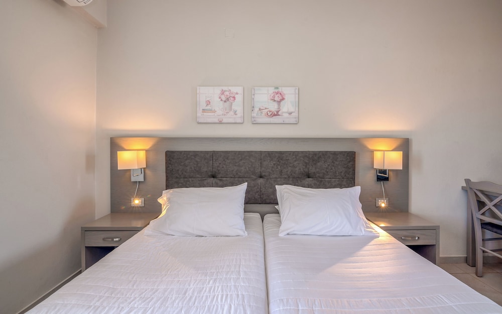 CHRISTINA BEACH HOTEL 24/65