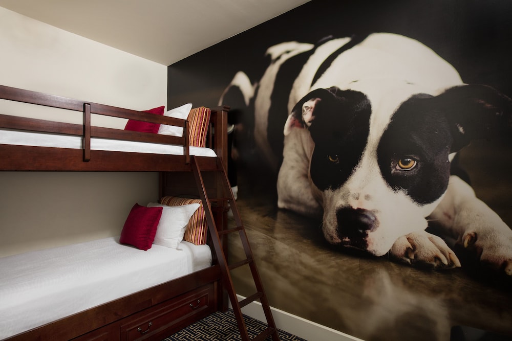 Kimpton Hotel Monaco Baltimore Inner Harbor 43/82