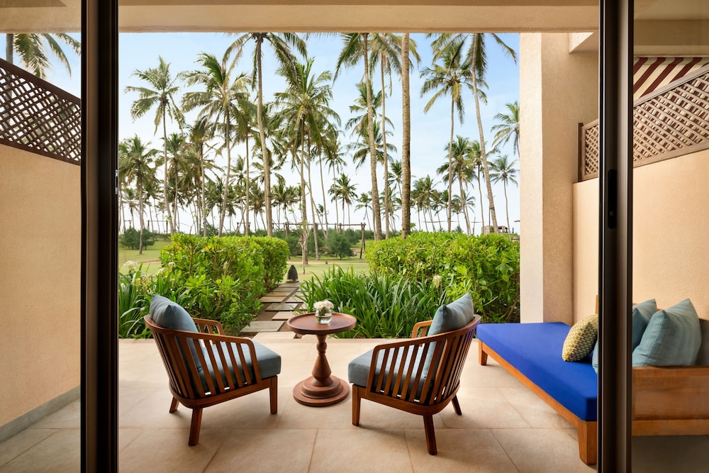 Shangri La Hambantota 33/67