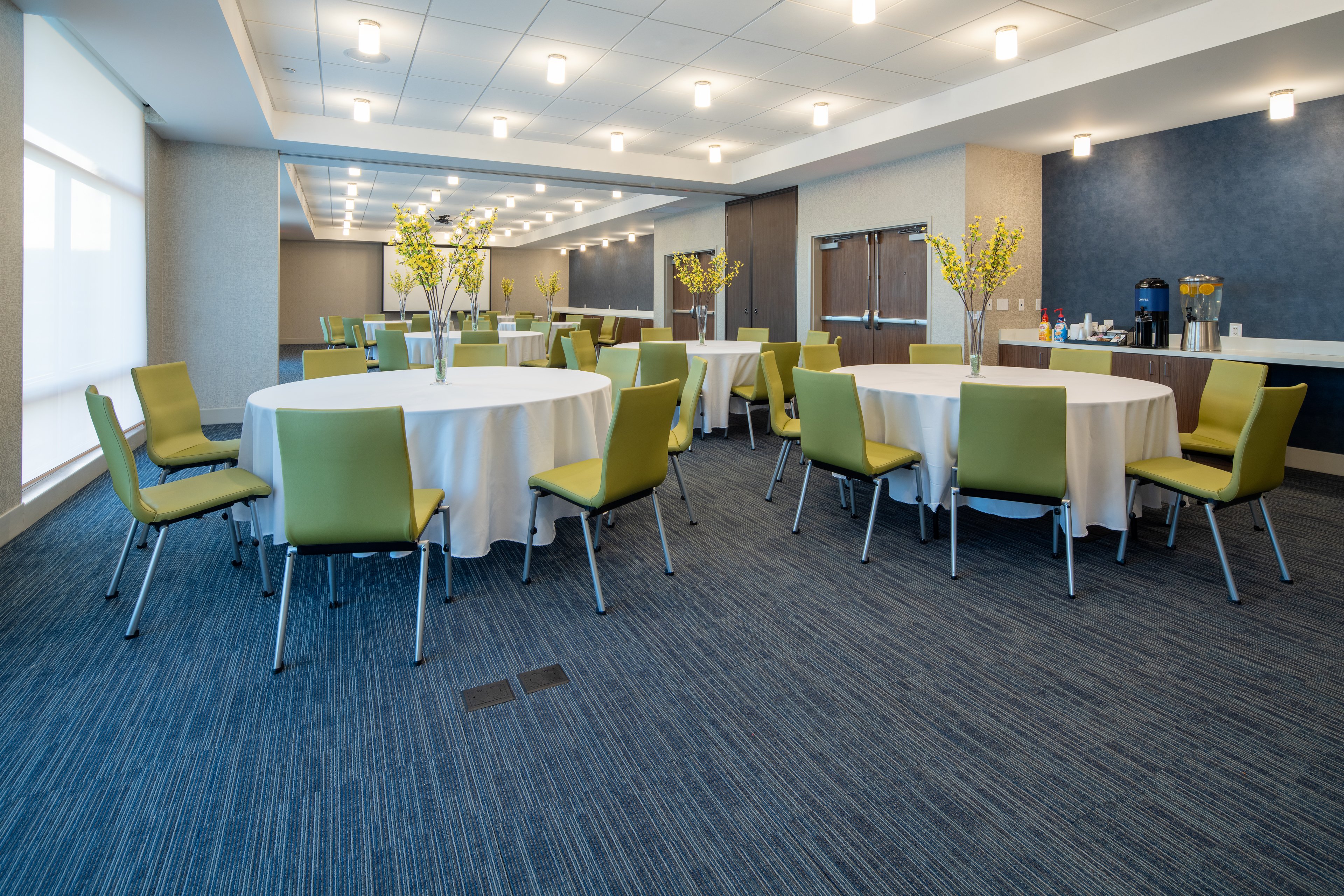 Holiday Inn Express & Suites Murrieta 43/49