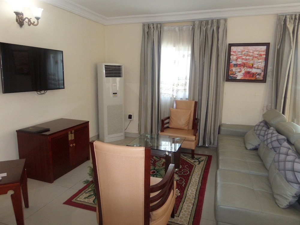Barcelona Hotels Abuja 31/50