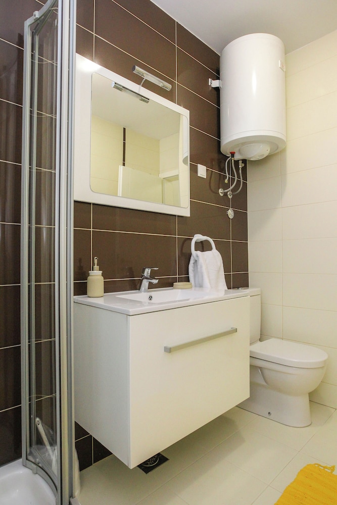 Summer Breeze Apartments 42/45