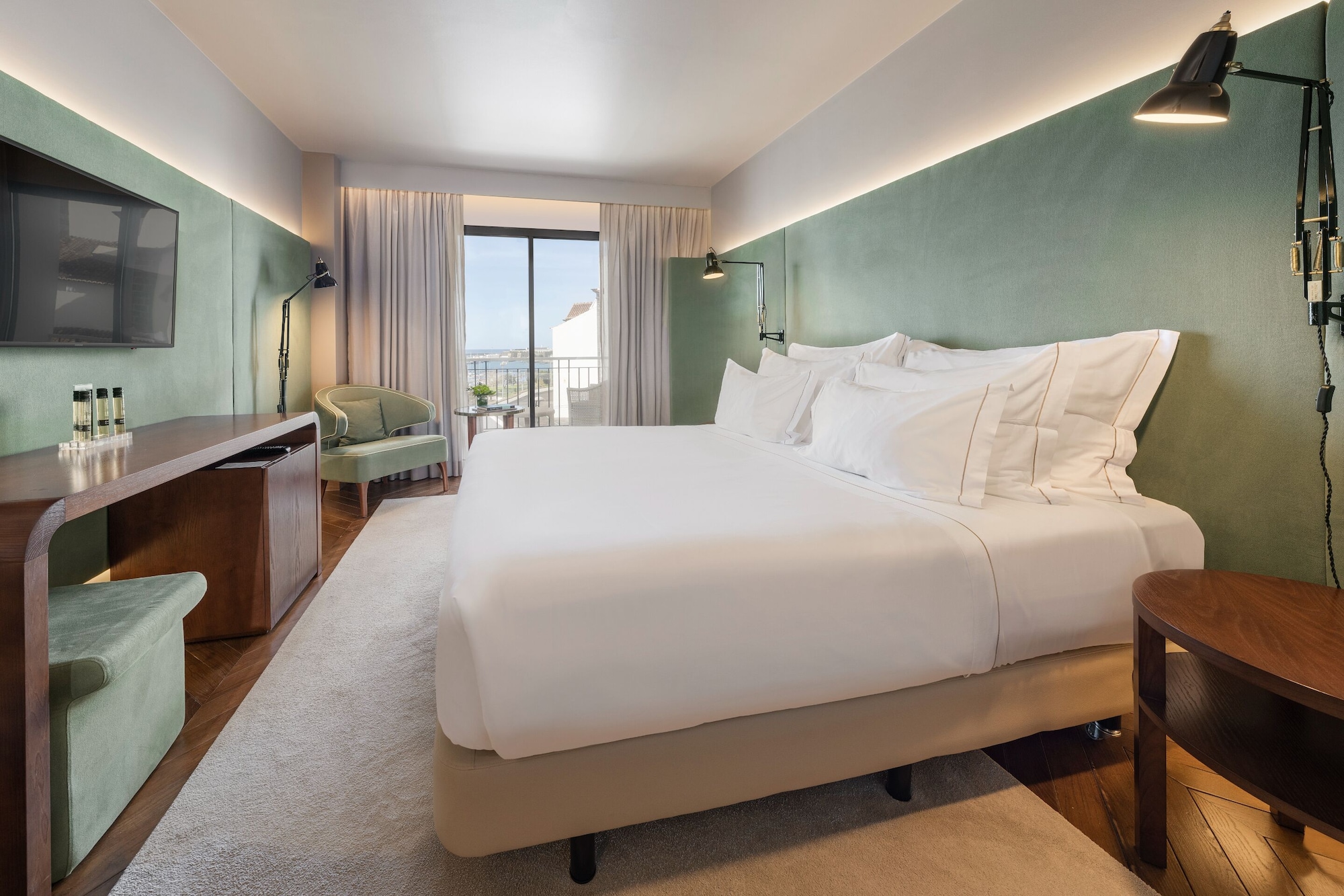 Room, Twin Beds, Bay View