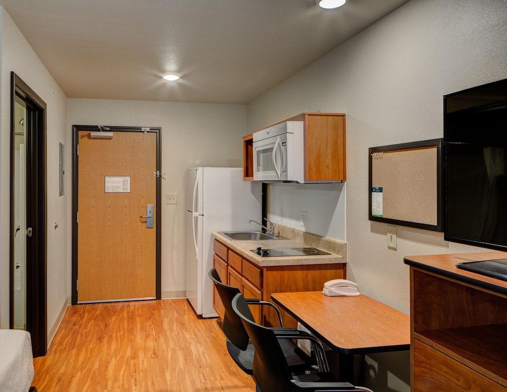 WoodSpring Suites Columbus NE I-270 Airport 25/38