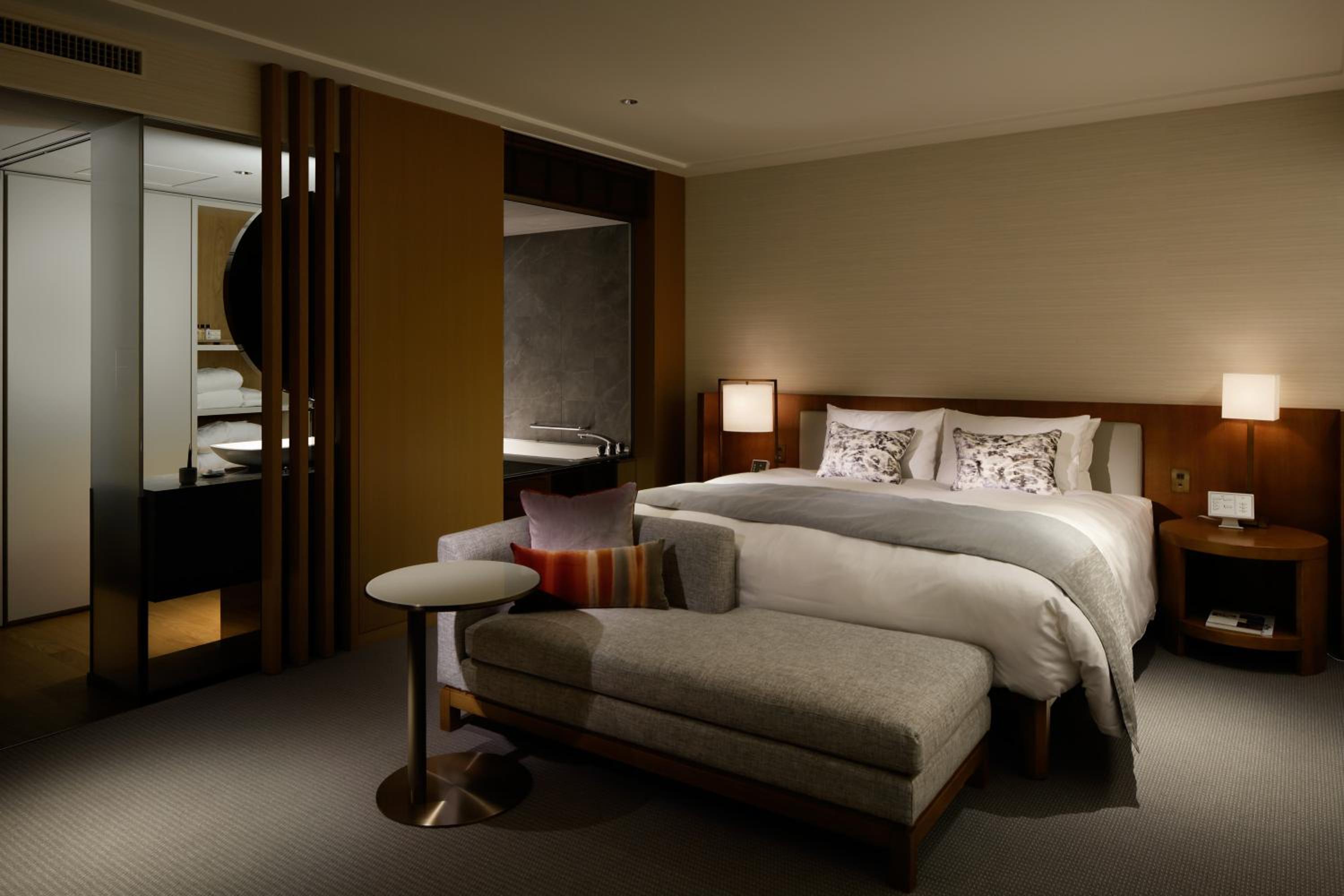 Grand, Premier, Deluxe, King Bed, Club Lounge Access, Club Floor