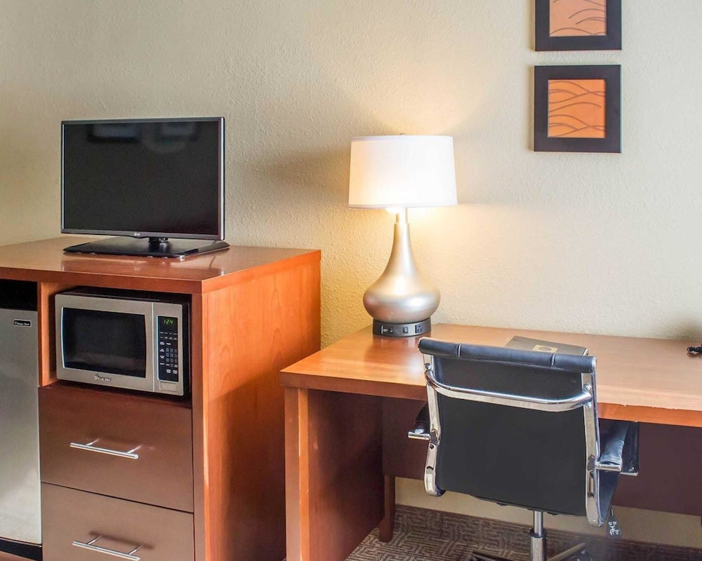 Comfort Inn Mayfield Heights Cleveland East 36/59