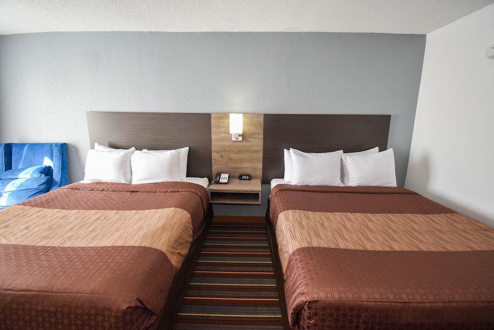 غرفة قياسية بسريرين كوين، Quality Inn and Suites Sulphur Springs TX 3/5