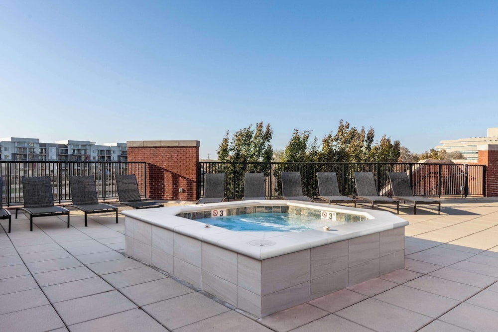 Drury Plaza Hotel Broadview Wichita 30/50
