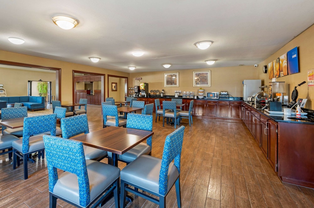 Comfort Inn & Suites Cincinnati Eastgate 34/40