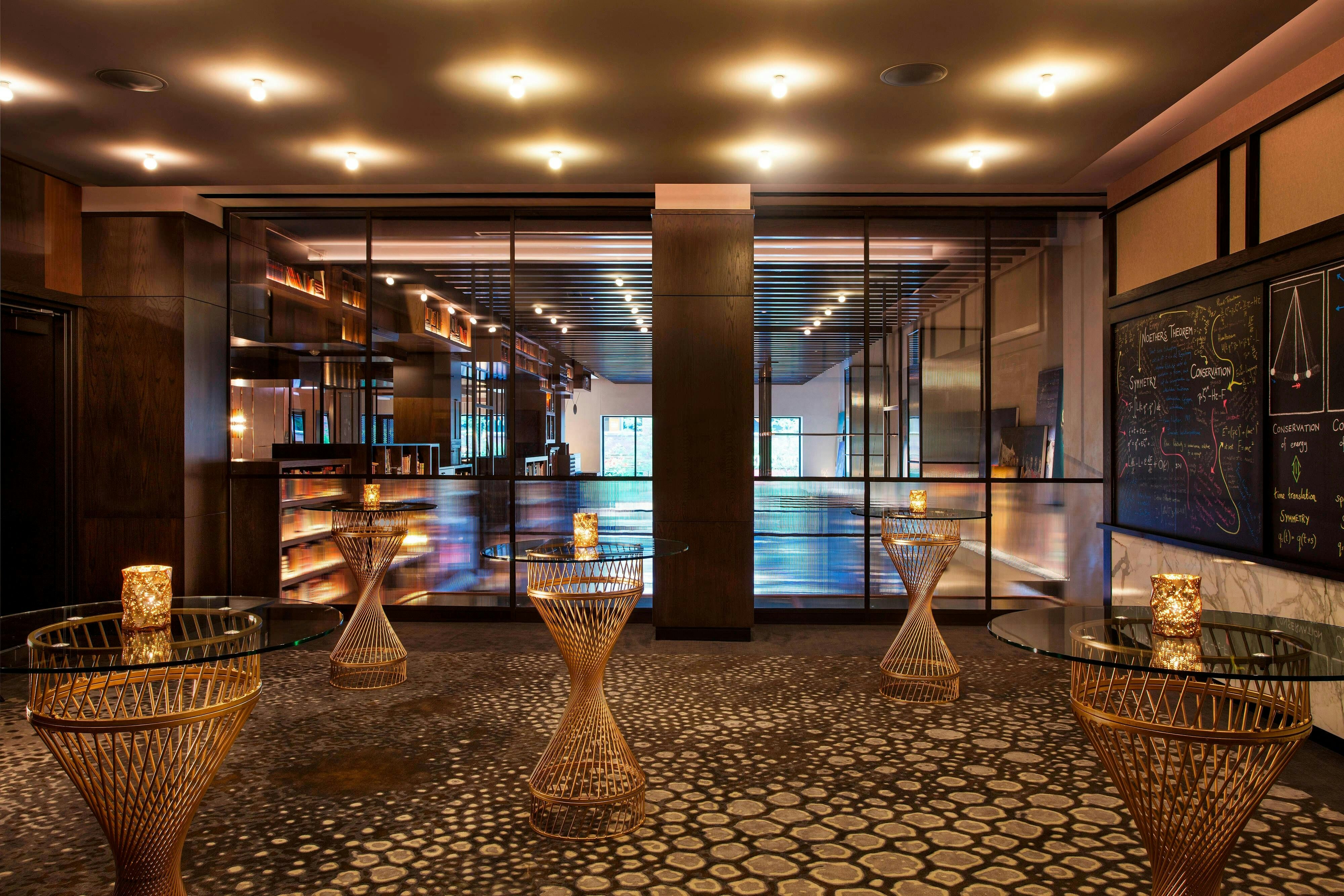 Hotel Emc2 Autograph Collection 12/29