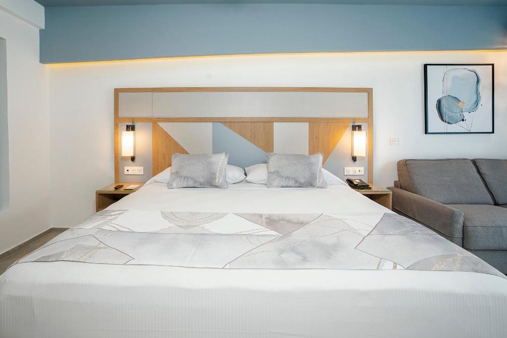 Swim Up, Double Bed