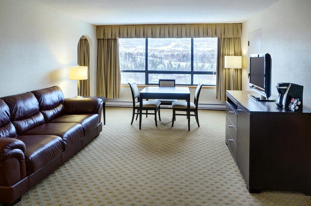 Greenwood Inn & Suites 22/37