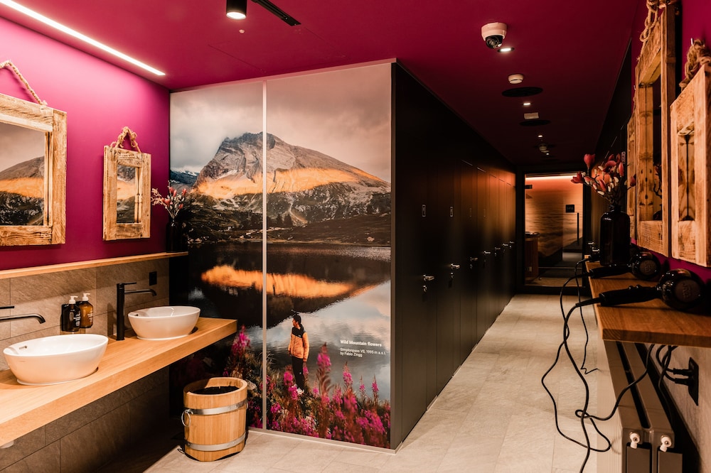 Capsule Hotel - Alpine Garden Zurich Airport 32/37