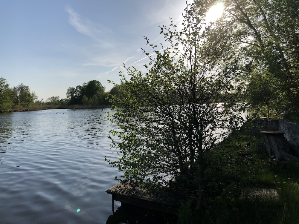 Riverside Inn 53/66