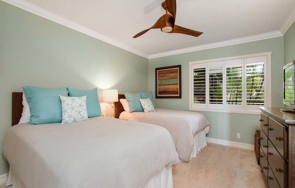 Condo, 1 King and 2 Double Beds, Beach View