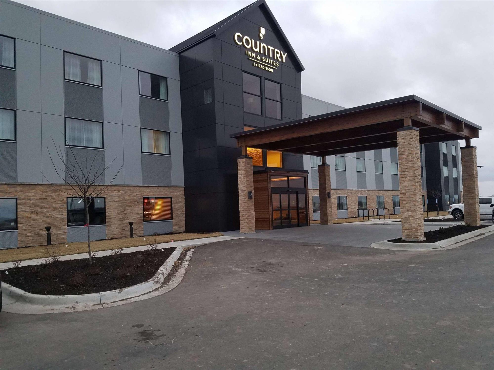 Country Inn & Suites by Radisson Lawrence KS 37/38