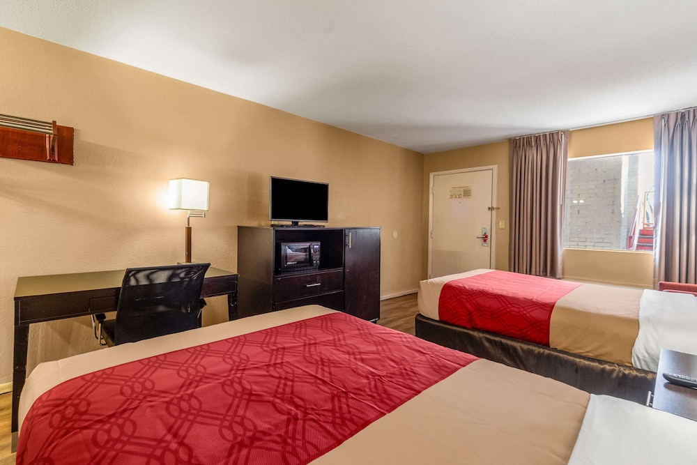 Econo Lodge Meridian 11/28