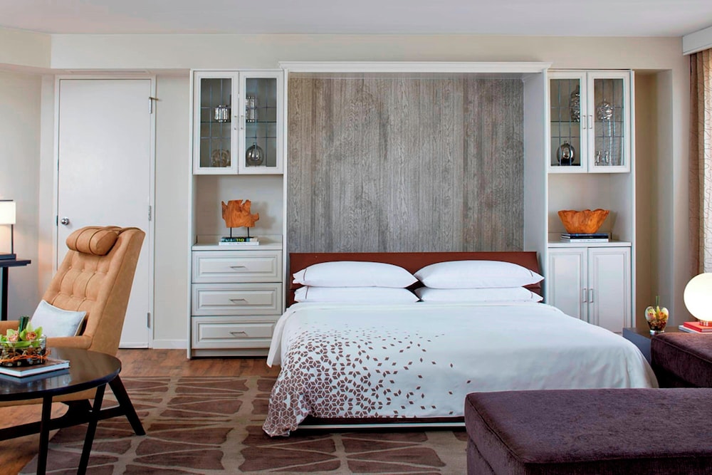 Suite, King Bed
