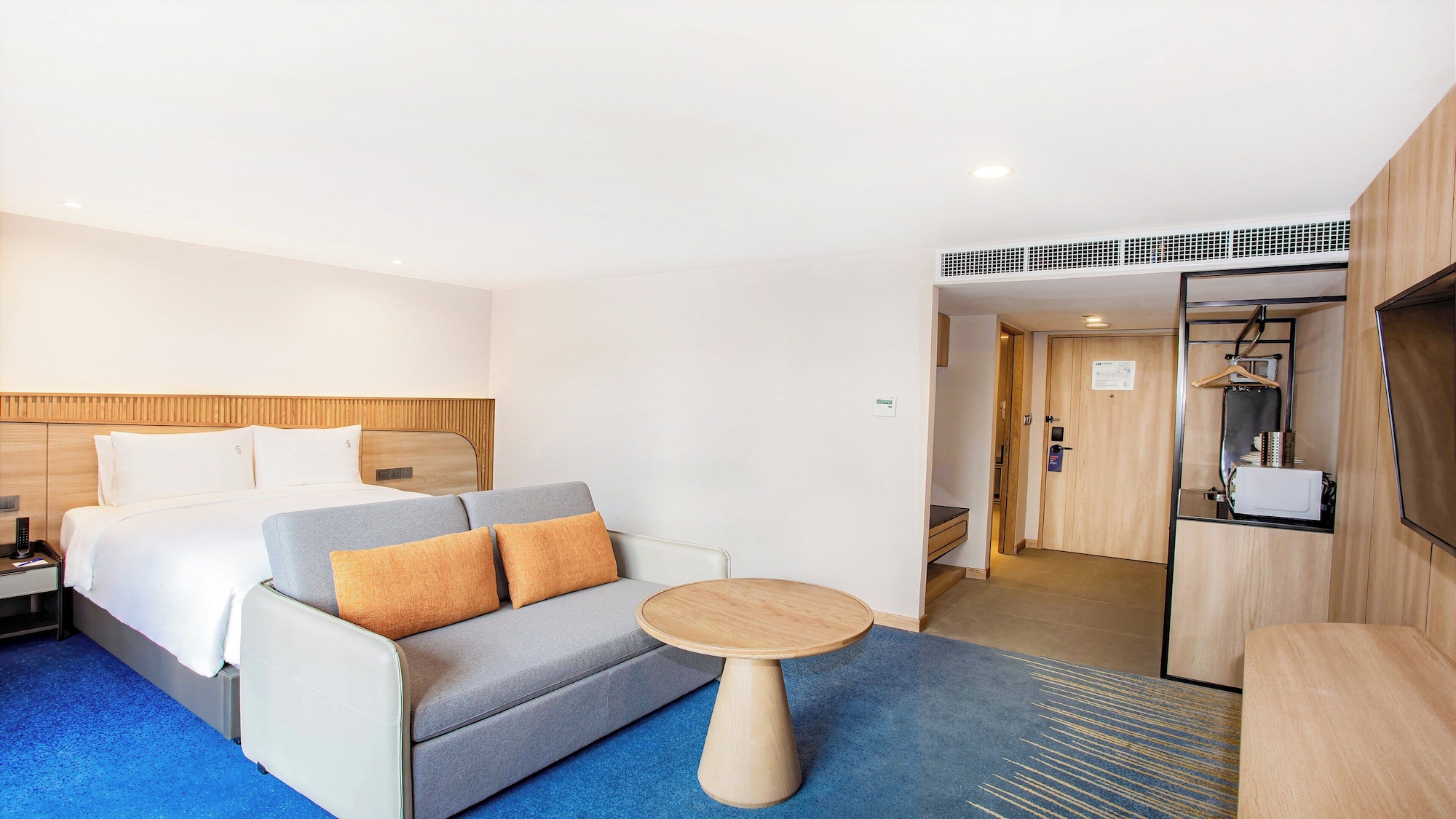 Room, Queen Bed, Kitchenette, Holiday Inn Express & Suites Bangkok Central Pier 2/8