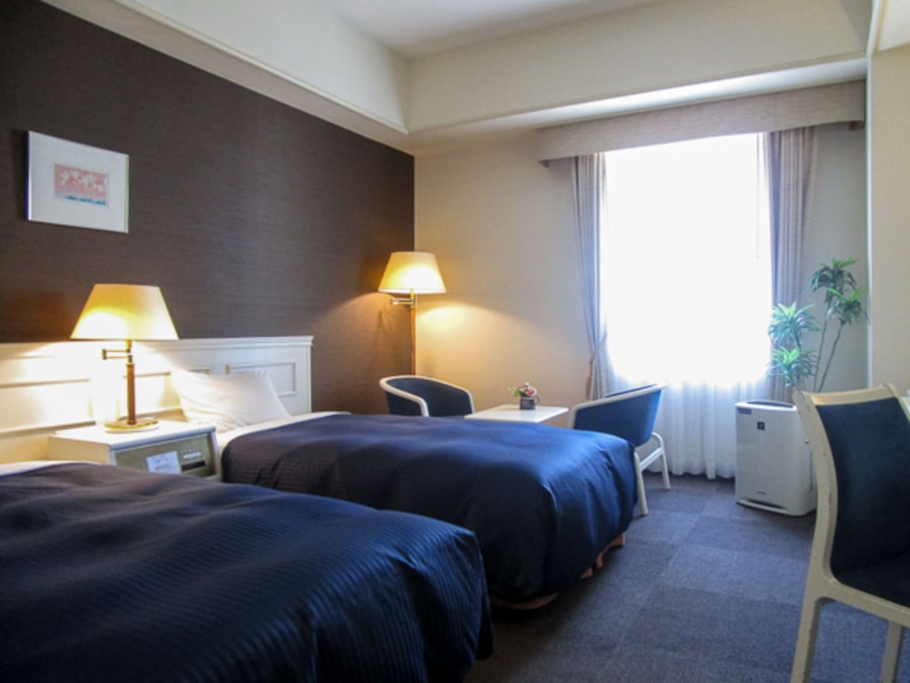 SUPERIOR, TWIN BEDS, SMOKING