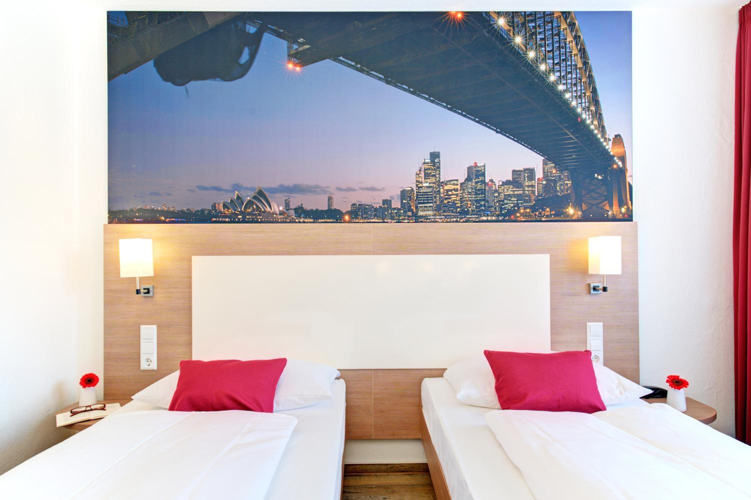 Room, Twin Beds, Ambassador 4/10