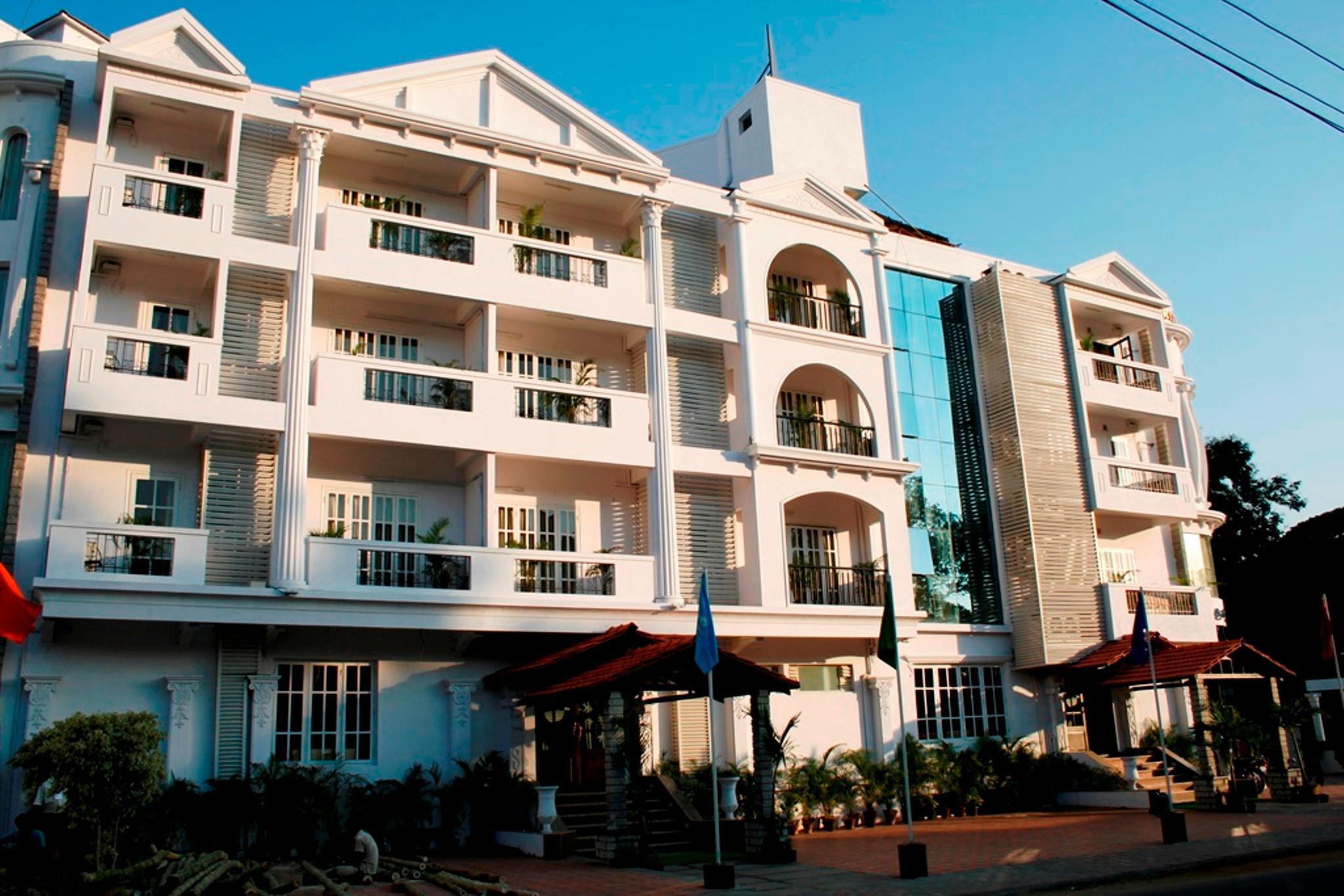 CRYSTAL PARK INN 8/25