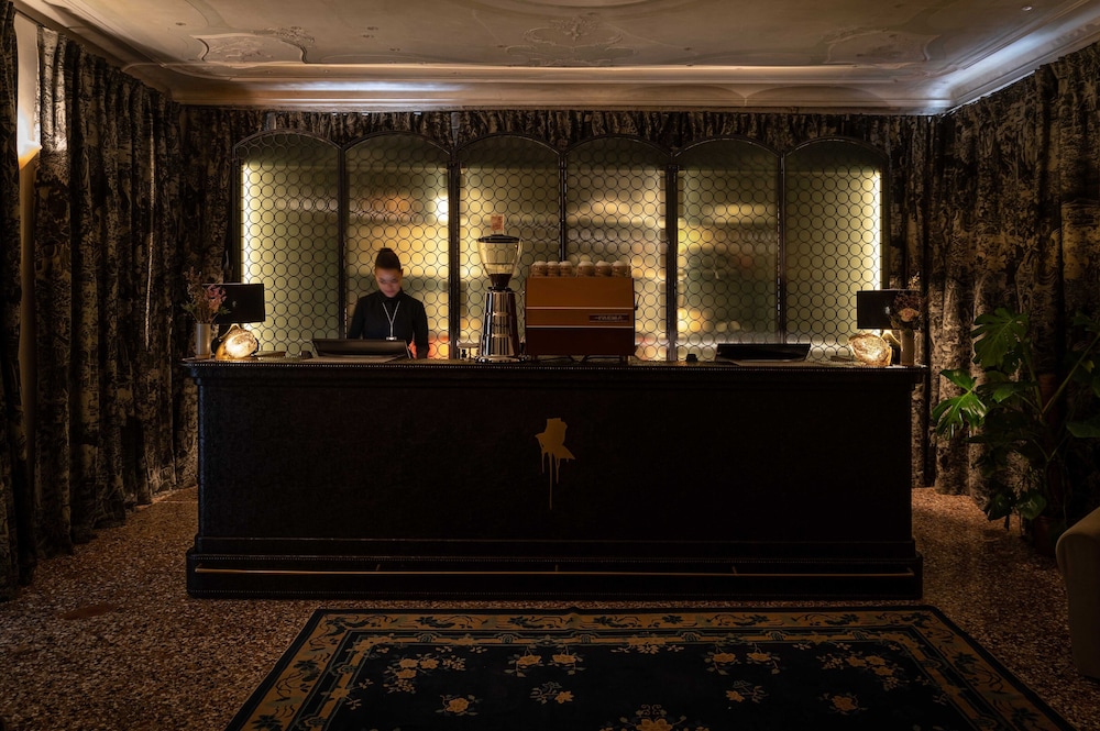 The Venice Venice Hotel 2/50