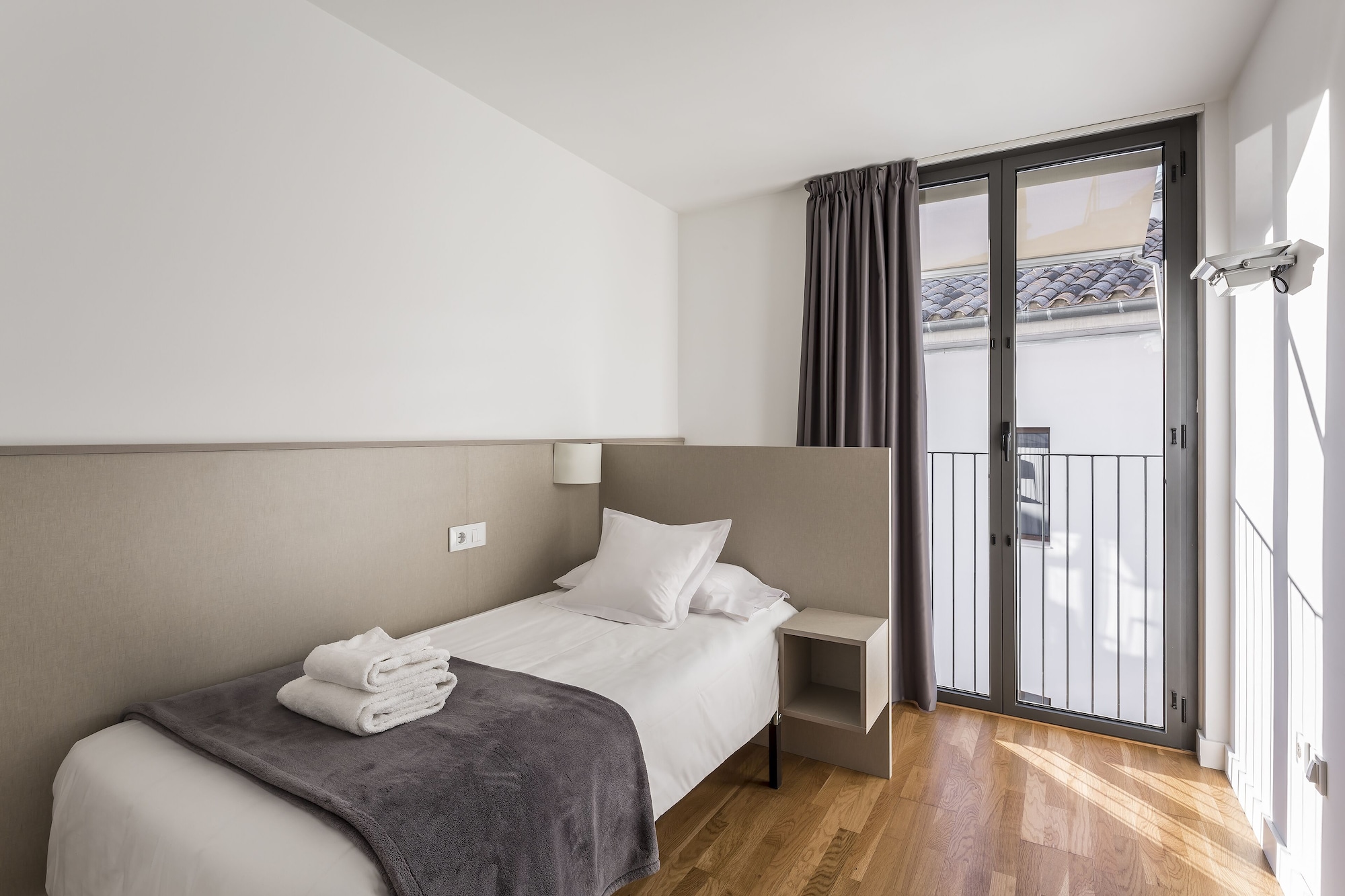 4 BEDROOMS, APARTMENT
