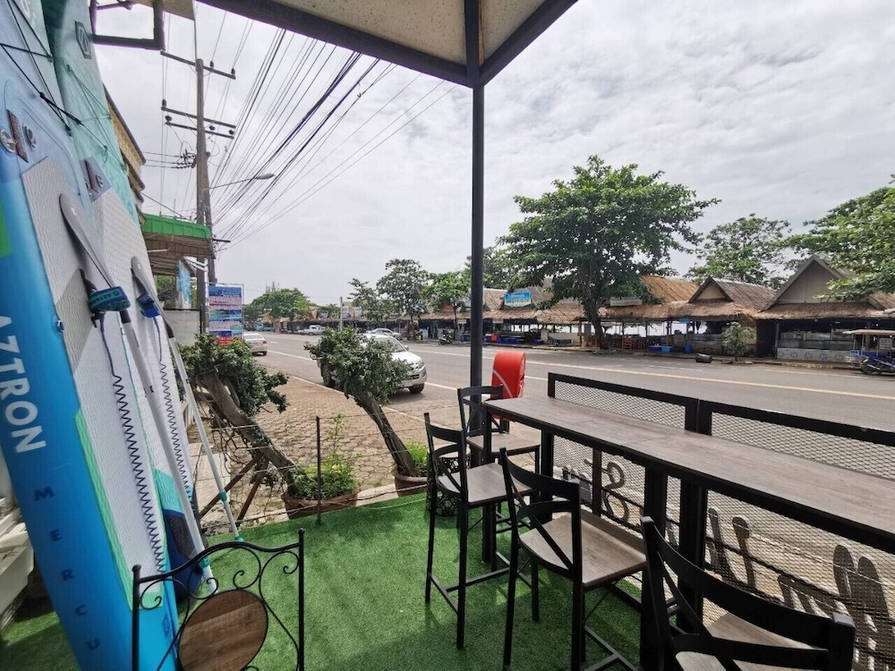 Pimpimarn Beach Hotel 44/66