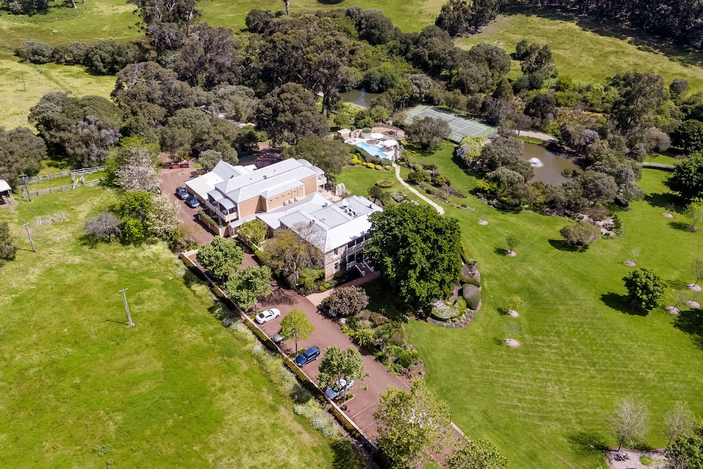 Grand Mercure Basildene Manor 1/46