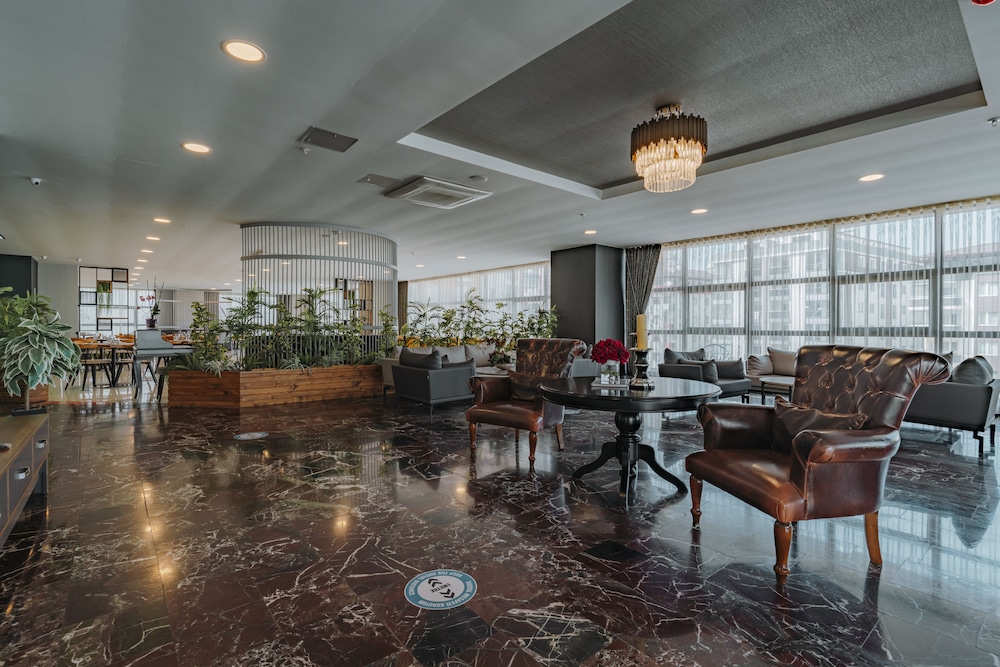 Empula Hotel & Residences 44/50