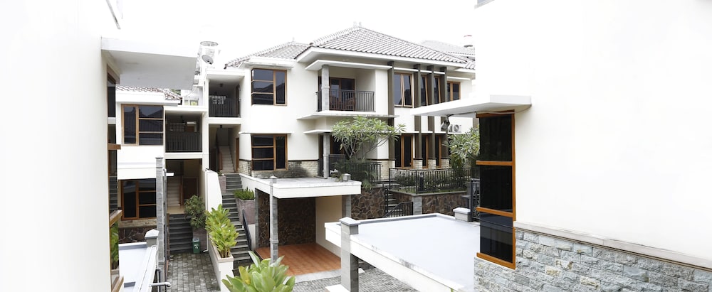 KULDESAK VILLAS BANDUNG 1/74