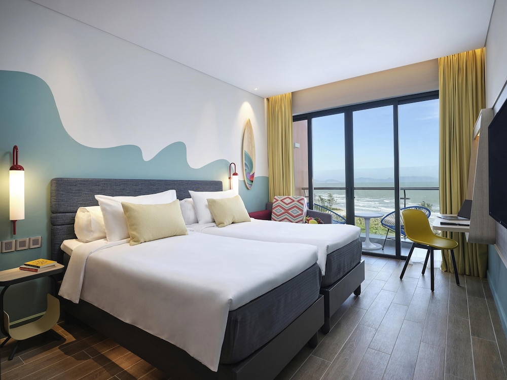 غرفة بريميوم بسرير كوين بإطلالة على البحر بشرفة، ibis Styles Vung Tau 2/5