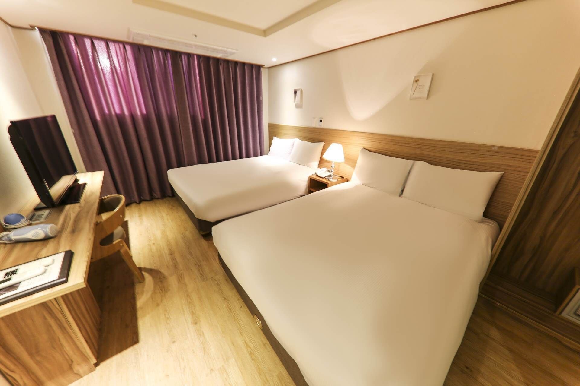 JUNIOR, QUADRUPLE, 2 DOUBLE BEDS