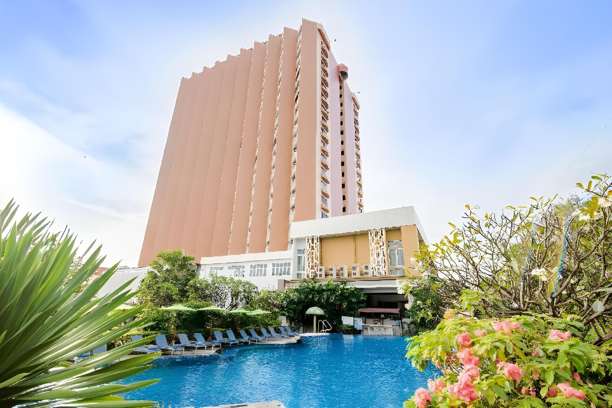 Golden Beach Cha Am Hotel in Cha-am