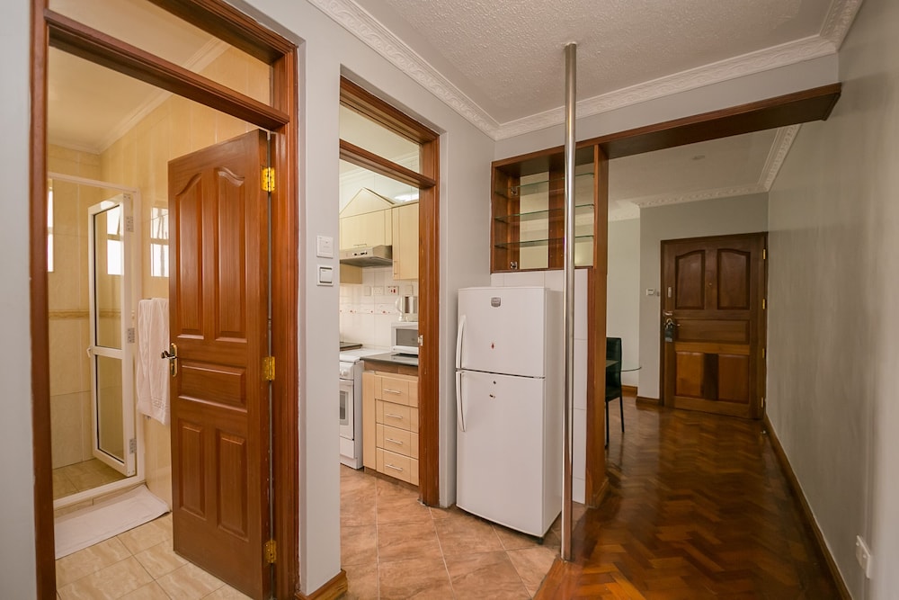 Meltonia Luxury Suites 50/50