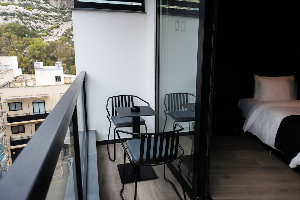 Block Hotel Rooms and Aparments 5/54