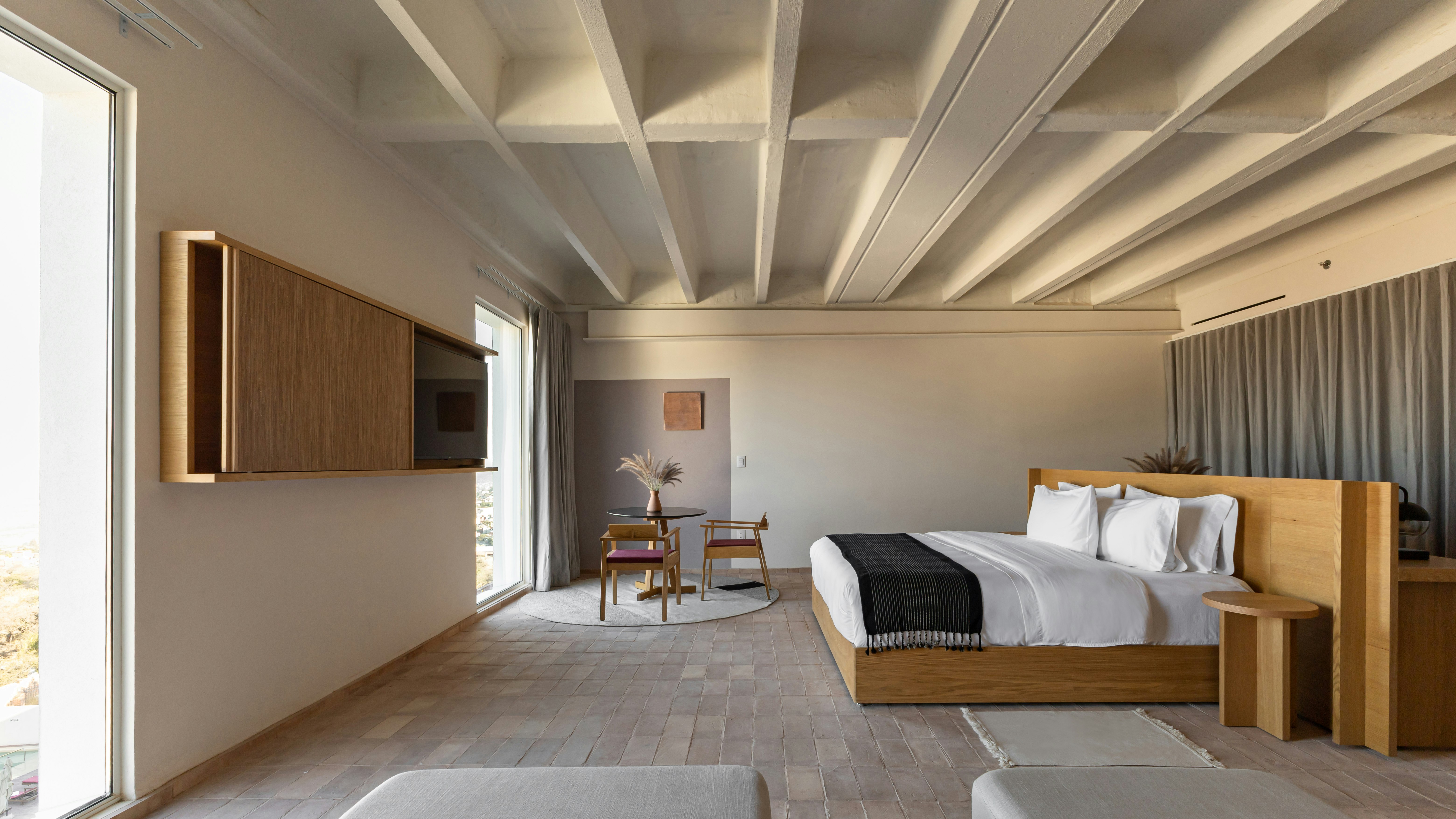 JUNIOR SUITE, KING BED