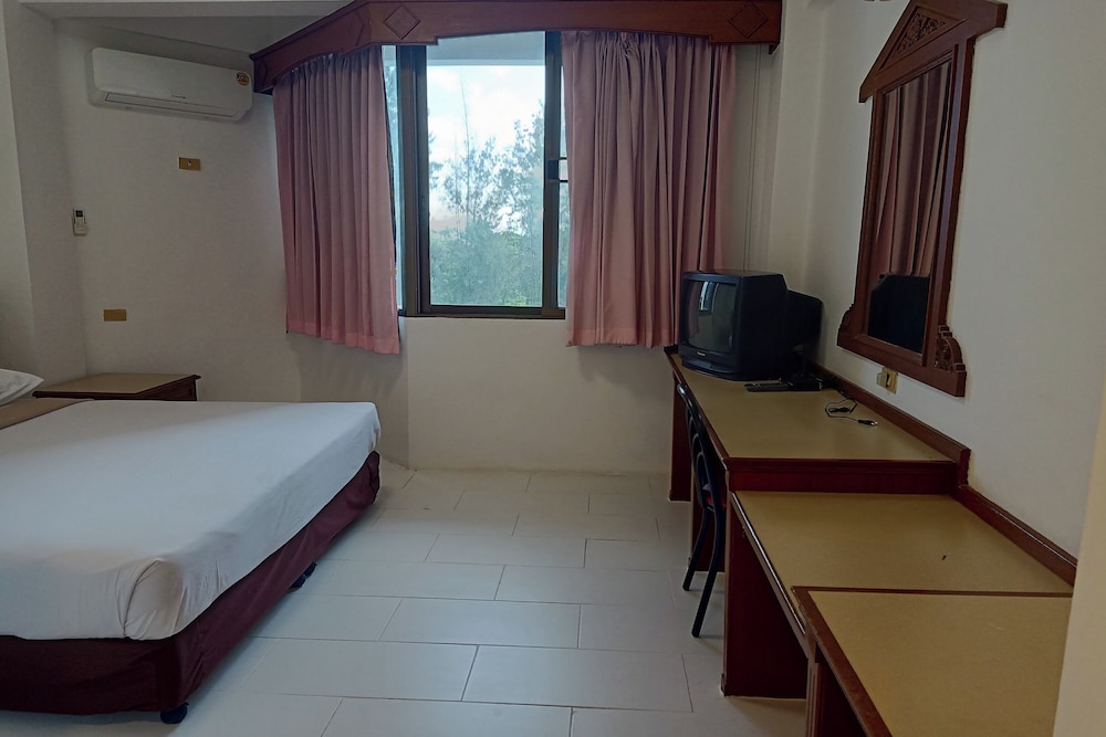Phayao Northen Lake Hotel 12/32
