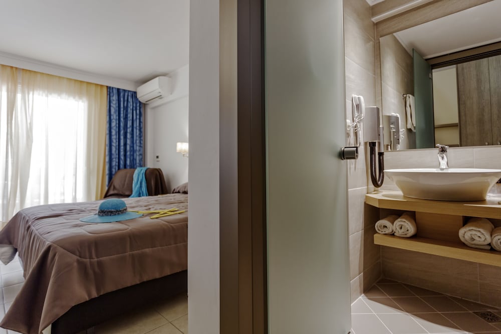 Lagomandra Hotel & Spa 33/35