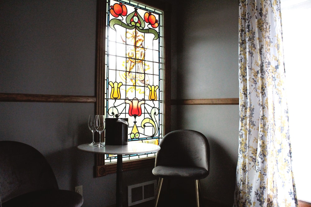 Shelburne Inn 39/41