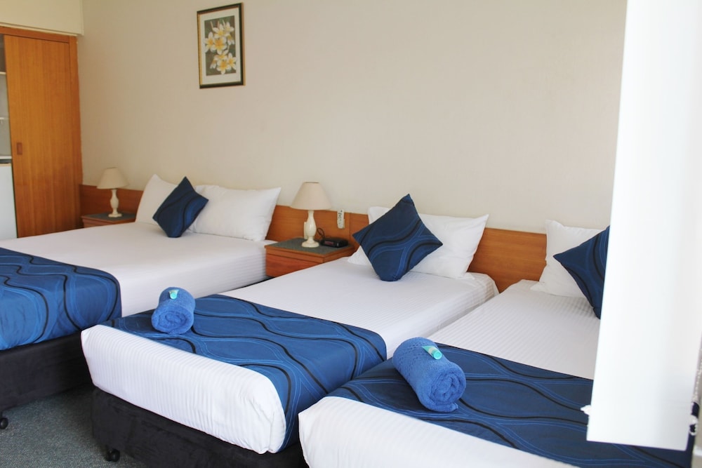 TROPICAL GATEWAY MOTOR INN 12/62