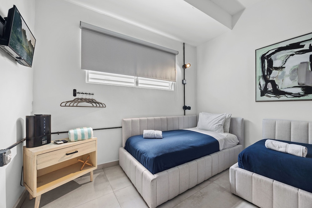 La Buena Vida Inn 25/50