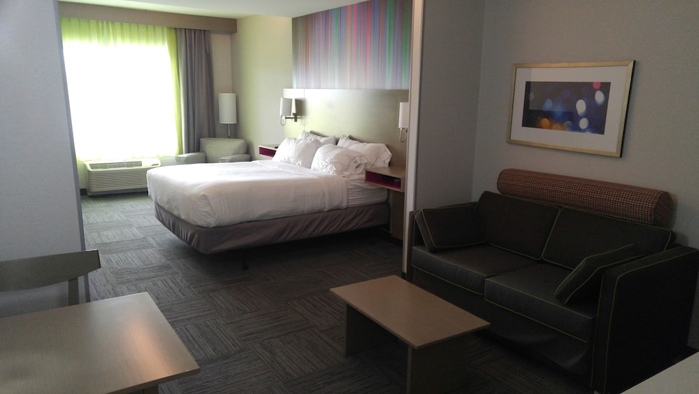 Holiday Inn Express Suites Shippensburg 19/65