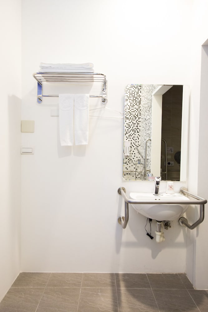 Sleep Box Hostel 48/50