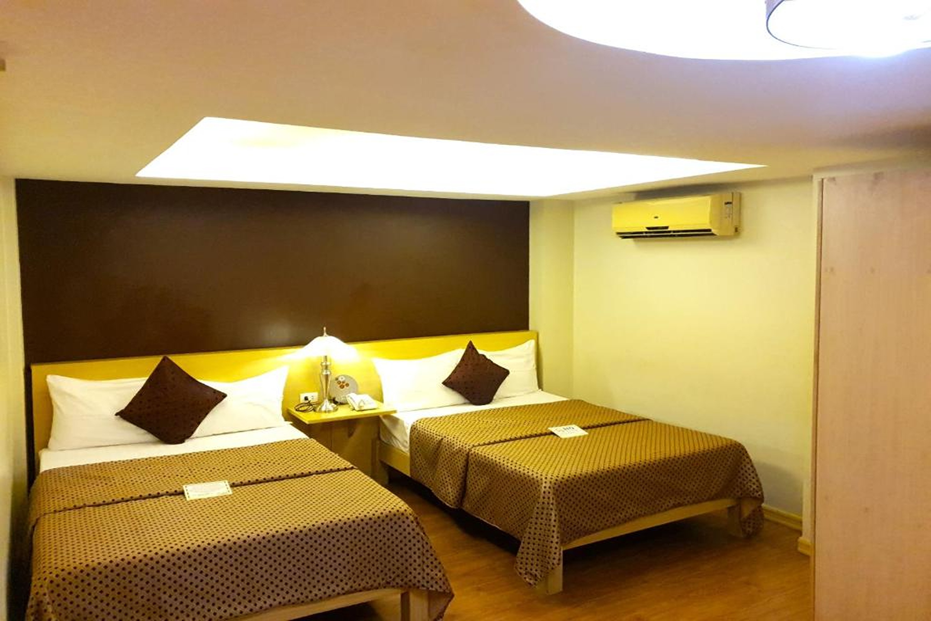 Premiere Suite with Bathtub