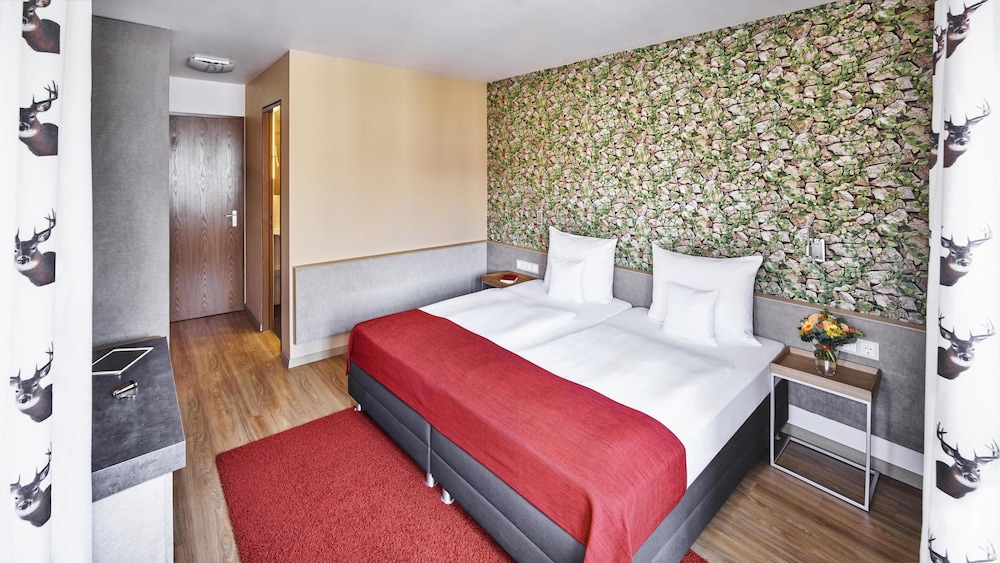 Hirsch Hotel 10/66