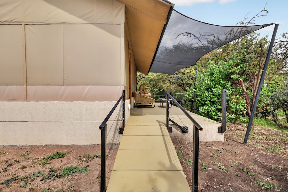 PrideInn Mara Camp 26/50
